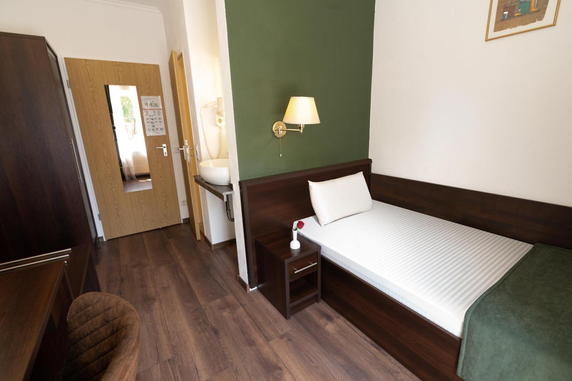 Jupa's Hotel *